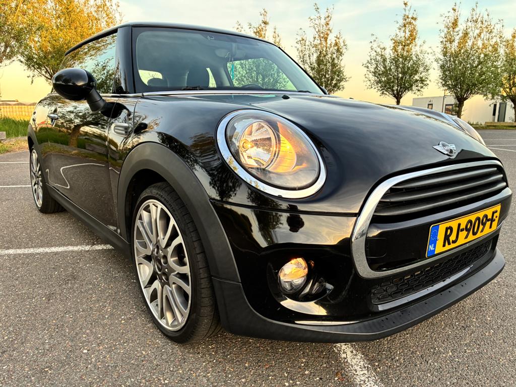 Mini Cooper Business 1.5 Zwart - 18 inch LM, Auto's, Mini, Voorwielaandrijving, Zwart, 4 cilinders, 4 stoelen