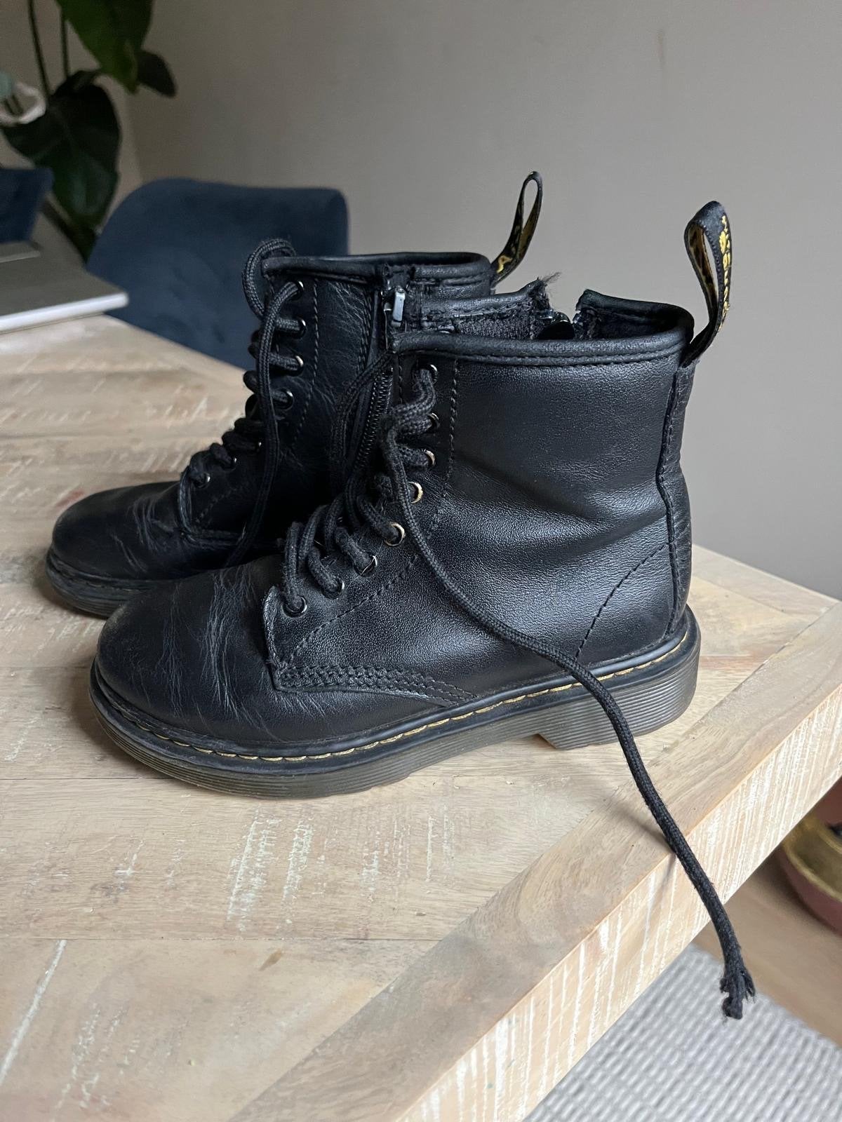Dr. Martens Enkellaarzen Zwart - Maat 29, Gebruikt, Meisje, Ophalen of Verzenden, Laarzen