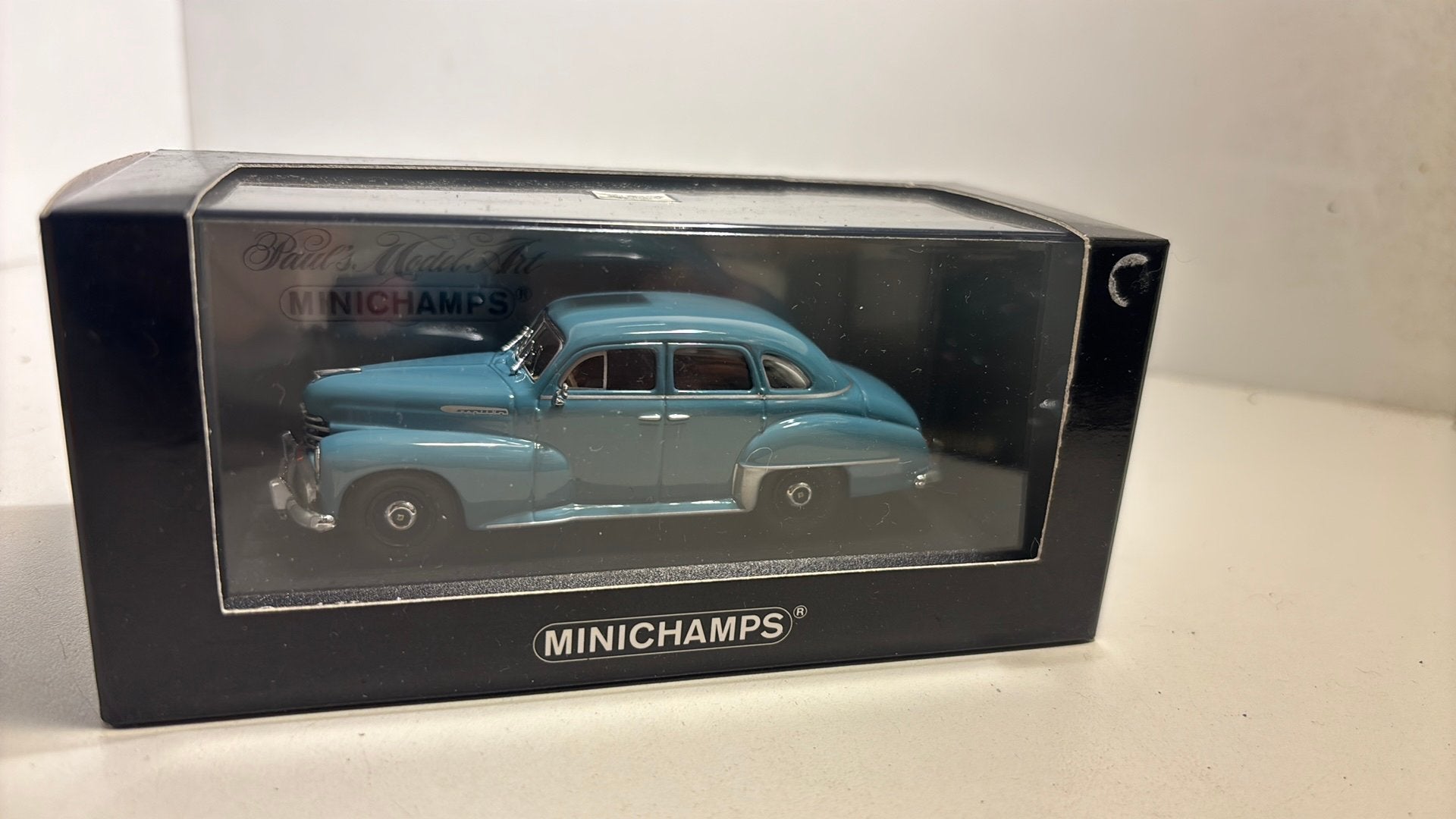 Opel kapitab bleu minichamps 1.43