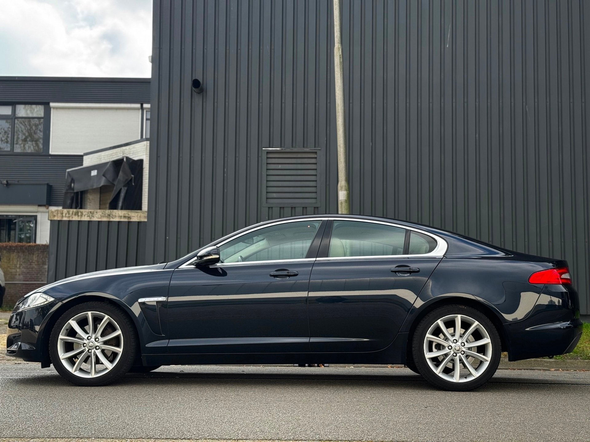 Jaguar XF 2.2D|AUT|XENON|NAVI|CAMERA|PDC|LEDER|ELEKSTOEL|LED, Auto's, Automaat, Achterwielaandrijving, Gebruikt, 1850 kg