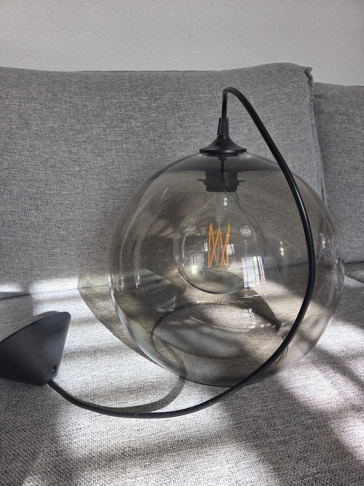 Hanglamp met bol van smoked glas, Huis en Inrichting, Ophalen, E27 (groot), Modern, Glas