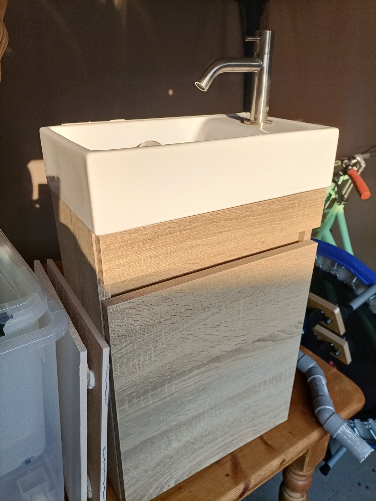 Kleine wand wastafel met kraan en afvoer, Huis en Inrichting, Ophalen, Minder dan 50 cm, Gebruikt, Minder dan 25 cm