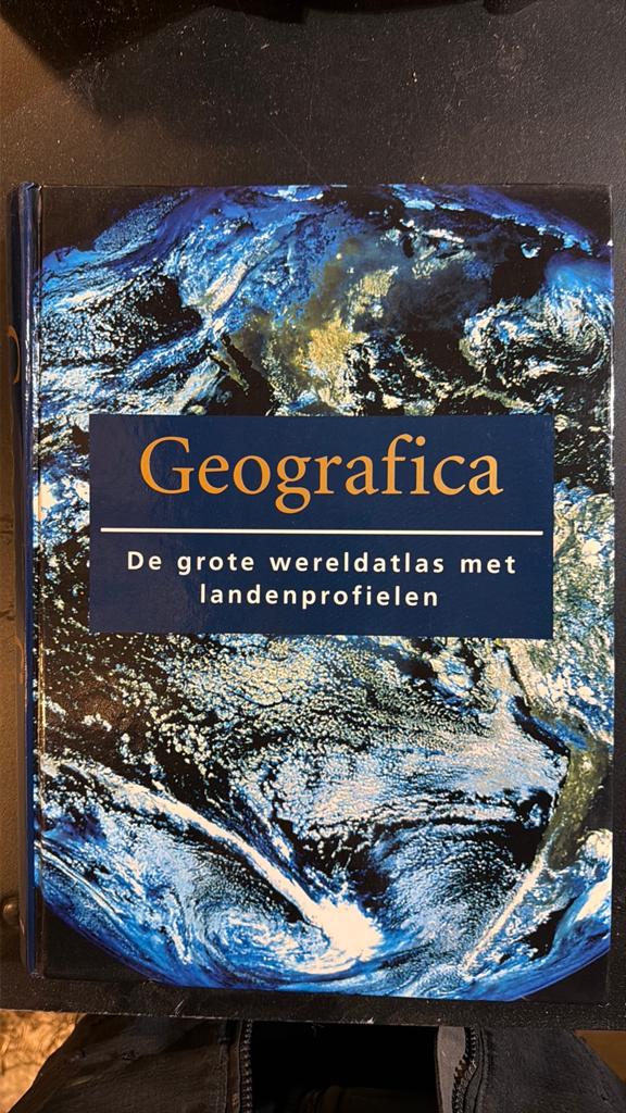Geografica: De Grote Wereldatlas met Landenprofielen, Boeken, Overige atlassen, 2000 tot heden, Ophalen of Verzenden, Zo goed als nieuw