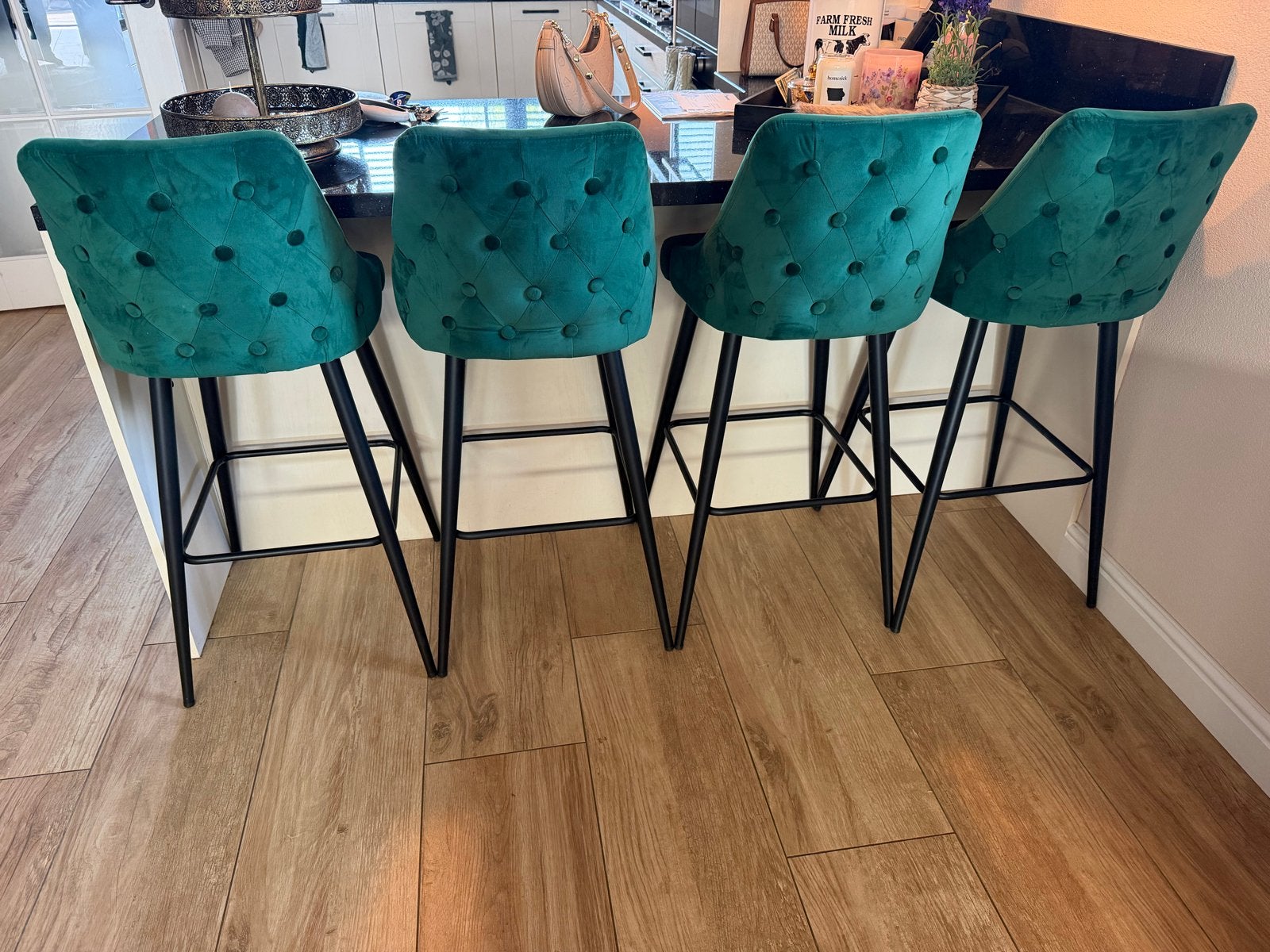 Set van 4 velvet groen barkrukken, Ophalen, Met voetsteun, Zo goed als nieuw, 90 cm of meer