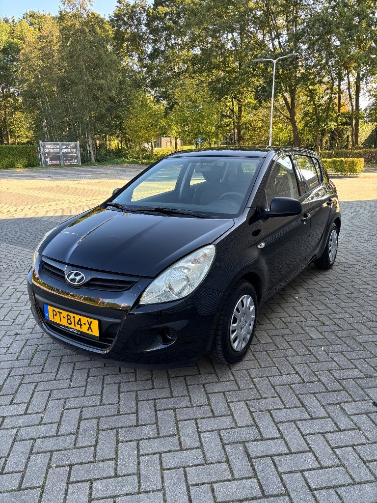Hyundai i20 1.2 5-DRS 2012 Zwart, Auto's, 450 kg, 31 €/maand, 4 cilinders, Zwart