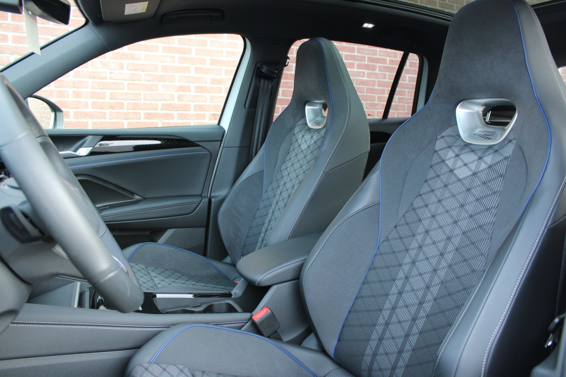 Volkswagen Tiguan 1.5 eHybrid 272PK R-Line Edition |HARMAN-K, Auto's, Zwart, 4 cilinders, Wit, Hybride Elektrisch/Benzine