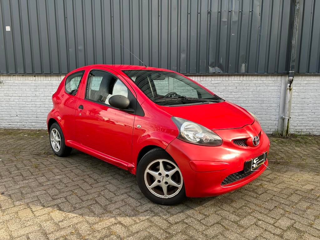 Toyota Aygo 1.0 12V Vvt-i 3DRS MMT 2008 Rood, Voorwielaandrijving, 4 stoelen, 68 pk, Handgeschakeld