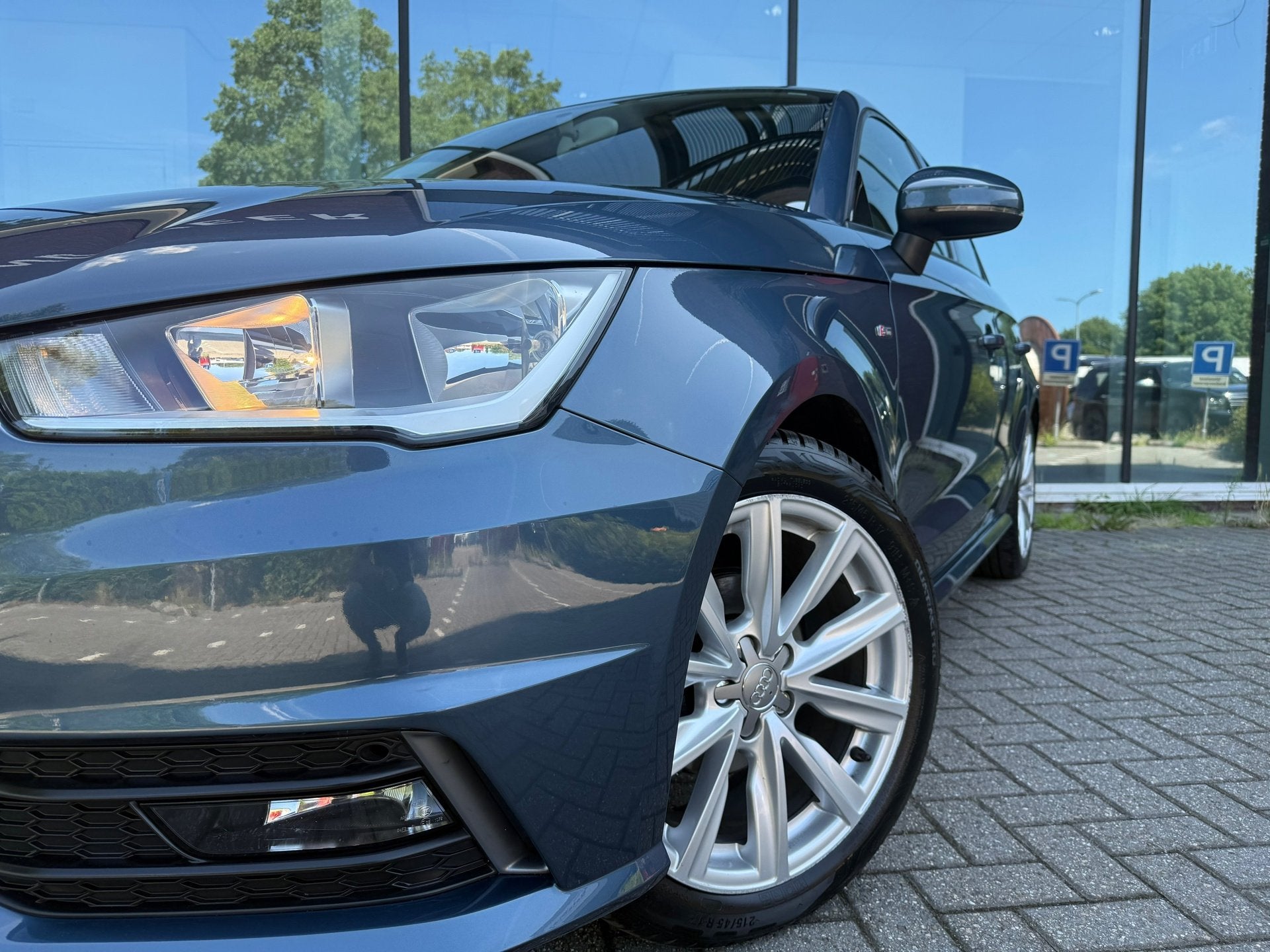 Audi A1 Sportback 1.0 TFSI Adrenalin - Airco - Navi - Trekha, Auto's, Audi, Voorwielaandrijving, 95 pk, 23 km/l, Origineel Nederlands