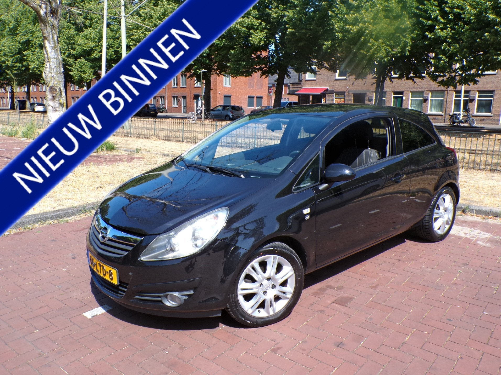 Opel Corsa 1.4-16V '111' Edition ZEER NETTE AUTO (bj 2010), Auto's, Voorwielaandrijving, Euro 5, 101 pk, 4 cilinders