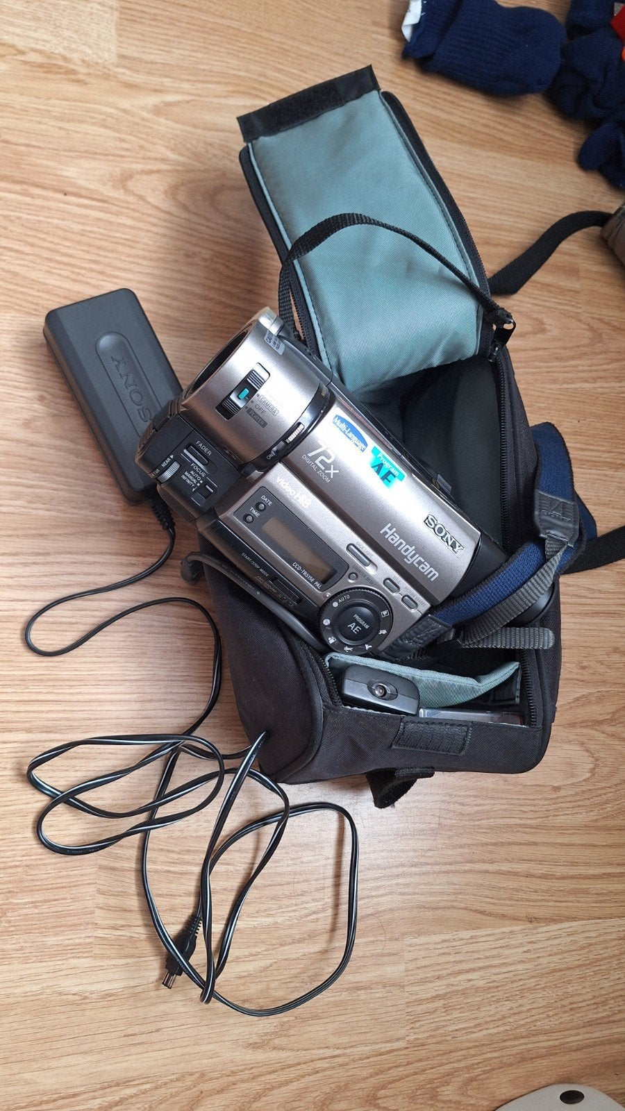 Sony Video Hi8 Handycam met 72x digitale zoom, Ophalen, Sony