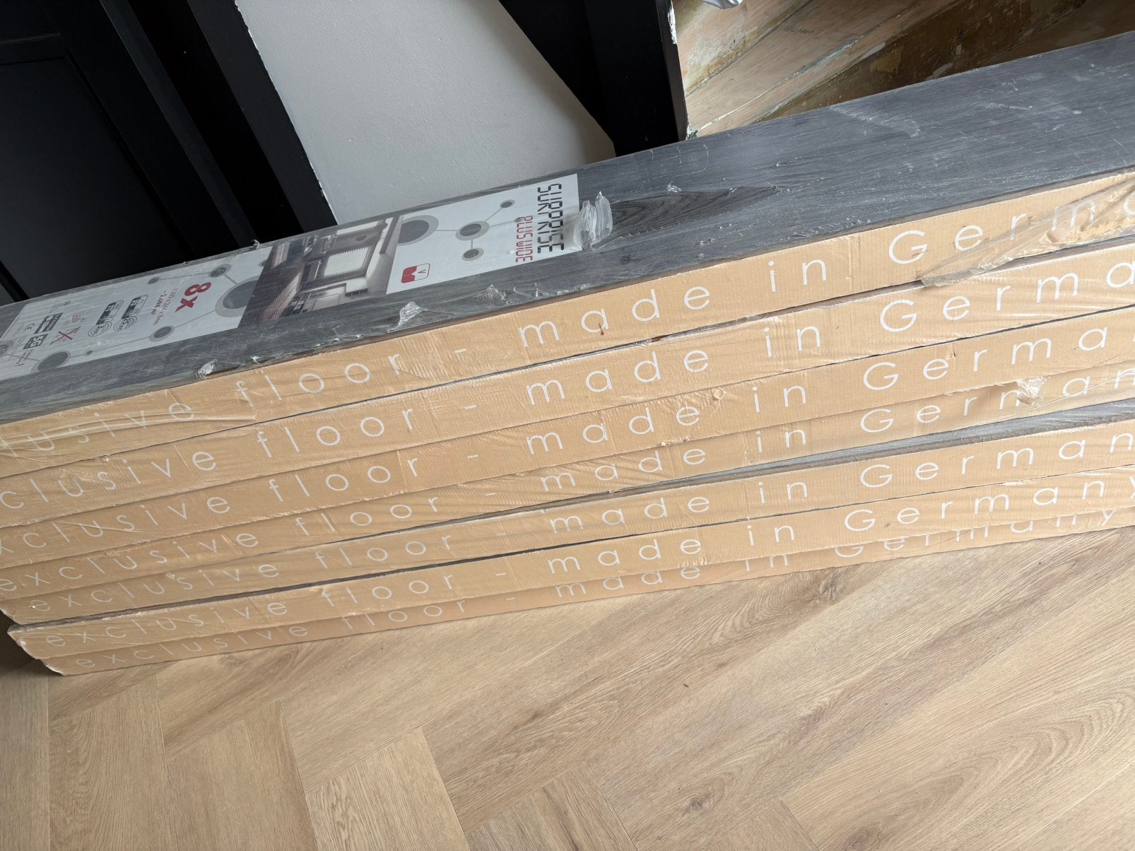 Grijs laminaat, Ophalen, Nieuw, 10 m² of meer, 10 tot 30 cm