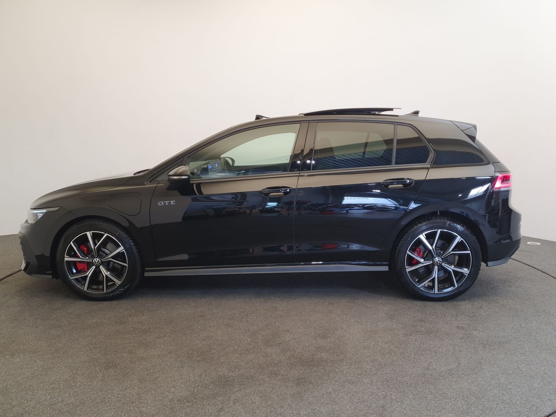 Volkswagen Golf GTE 1.5 eHybrid 272pk DSG/AUT Leder, Pano, W, Auto's, Volkswagen, 12 maanden, 77 km/l, Zwart, 4 cilinders