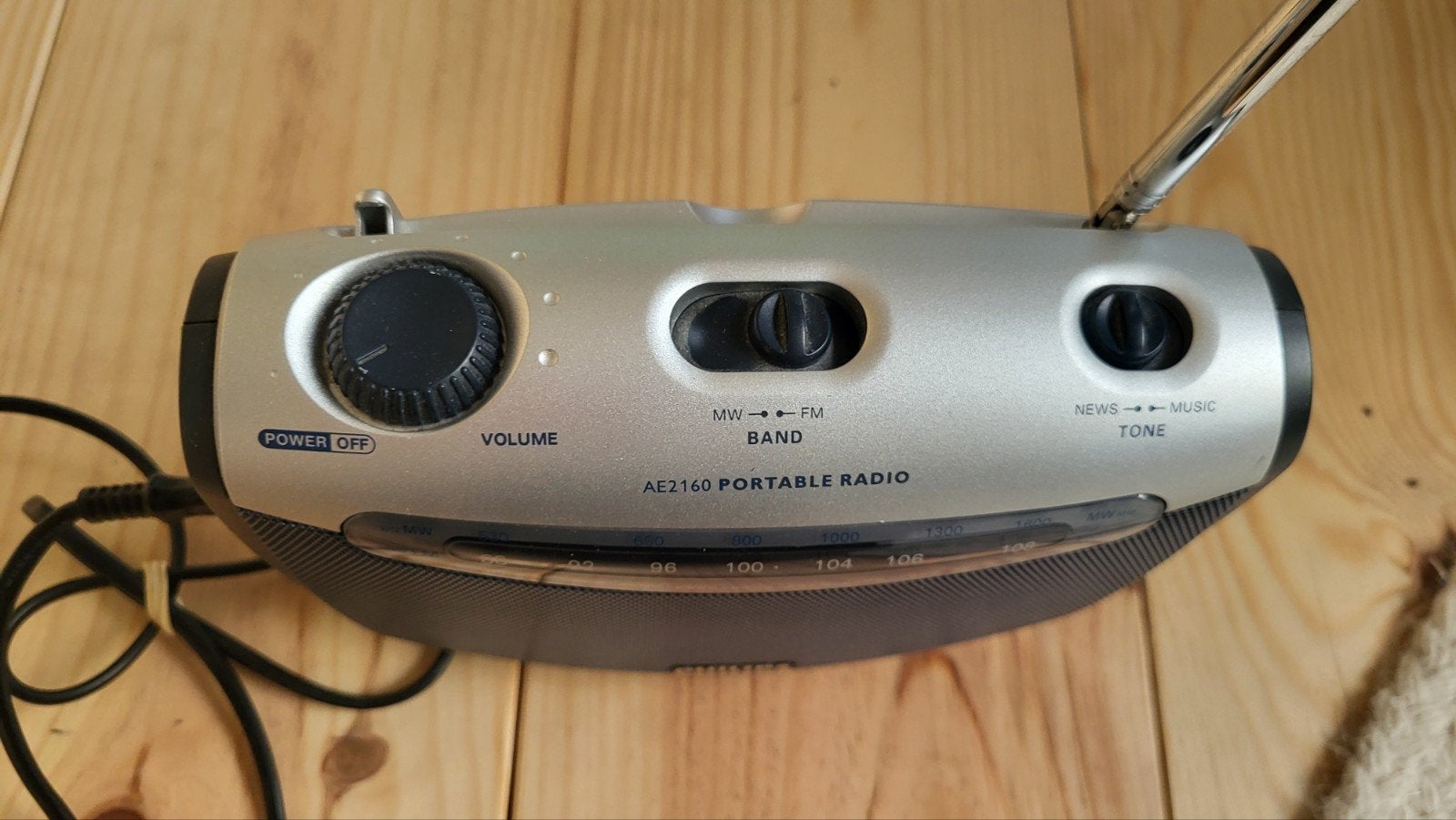 Kleine Philips Transistor Radio - Op stroom en batterij, Ophalen, Gebruikt, Transistorradio