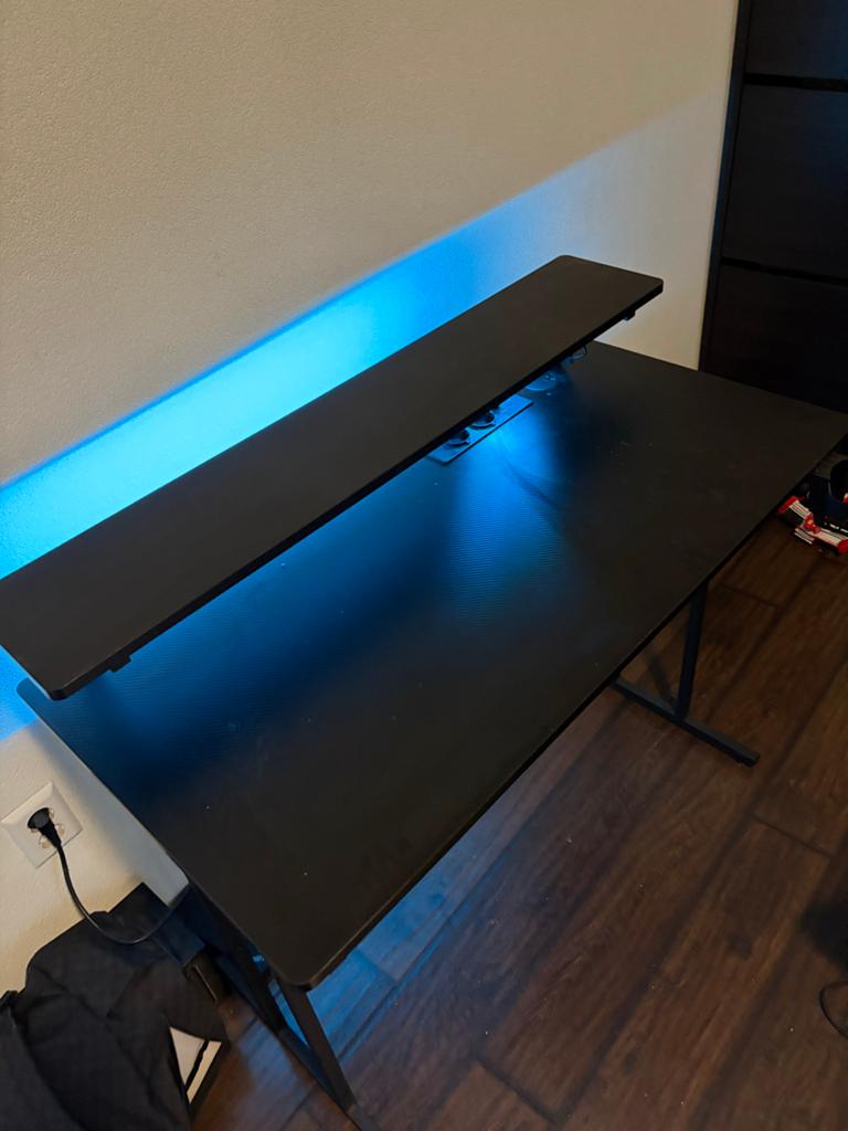 Gamingbureau met LED, kabelgoot en stopcontacten (100x50cm), Huis en Inrichting, Bureaus, Ophalen of Verzenden, Kabelgoot, Zo goed als nieuw