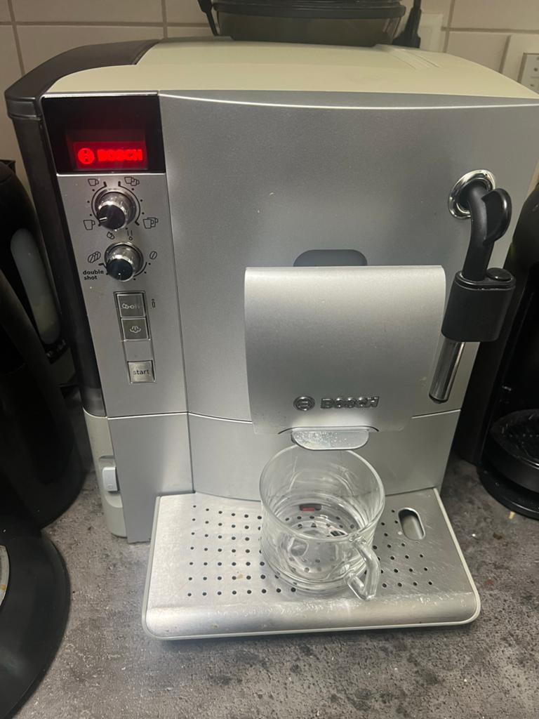 Bosch VeroCafe Latte EXCLUSIV Koffiemachine top staat, Afneembaar waterreservoir, Gebruikt, Koffiemachine, 4 tot 10 kopjes