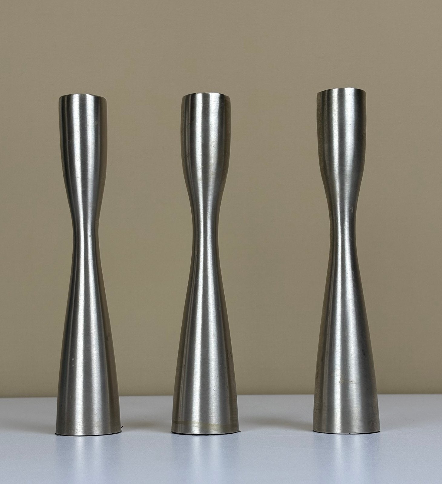 Vintage Space Age metalen kandelaar set slanke diabolo-vorm, Vintage, Vintage, Ophalen of Verzenden, Zo goed als nieuw