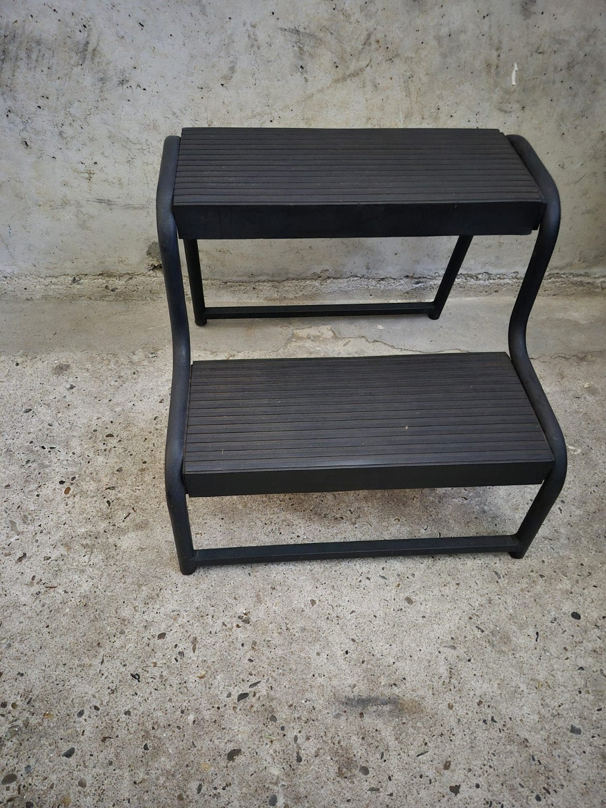 Zwart metalen opstapje met 2 treden voor caravan, Ophalen, Minder dan 2 meter