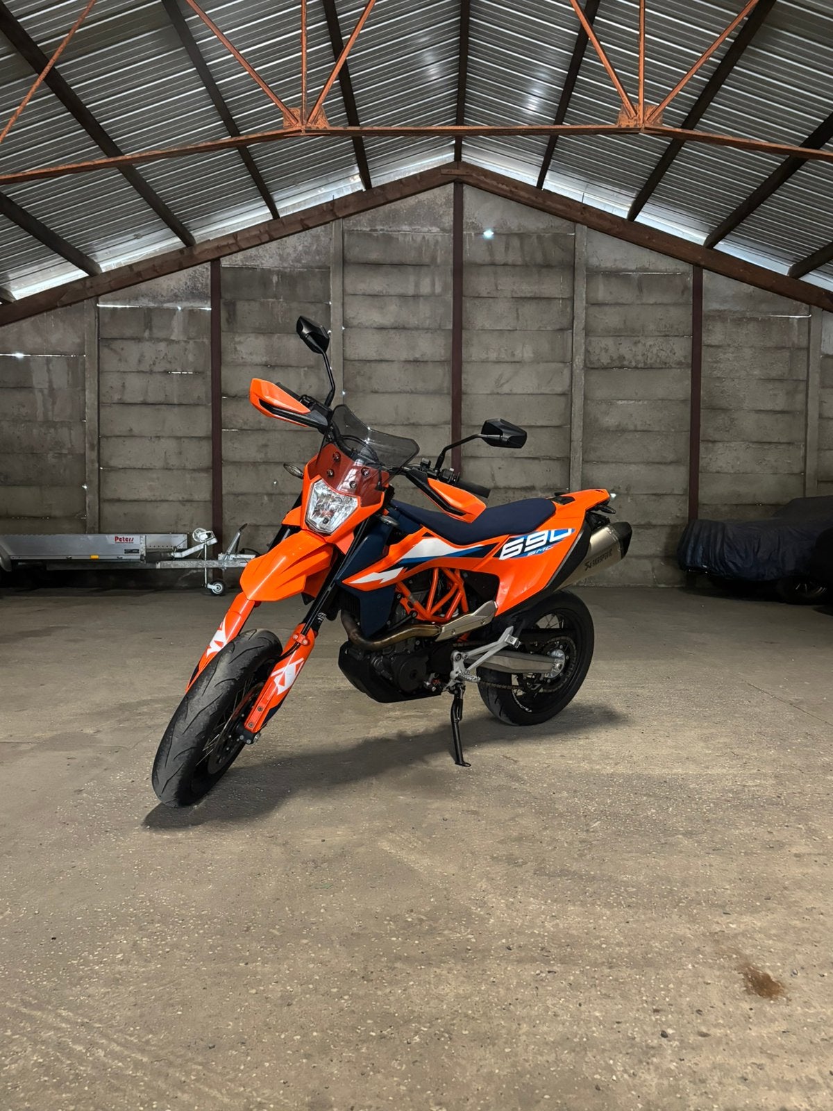 KTM SMCR 690 Smc -R A2 35kw 2023 Akrapovic, Gebruikt, 690 cc, Minimaal motorrijbewijs A2, Handgeschakeld