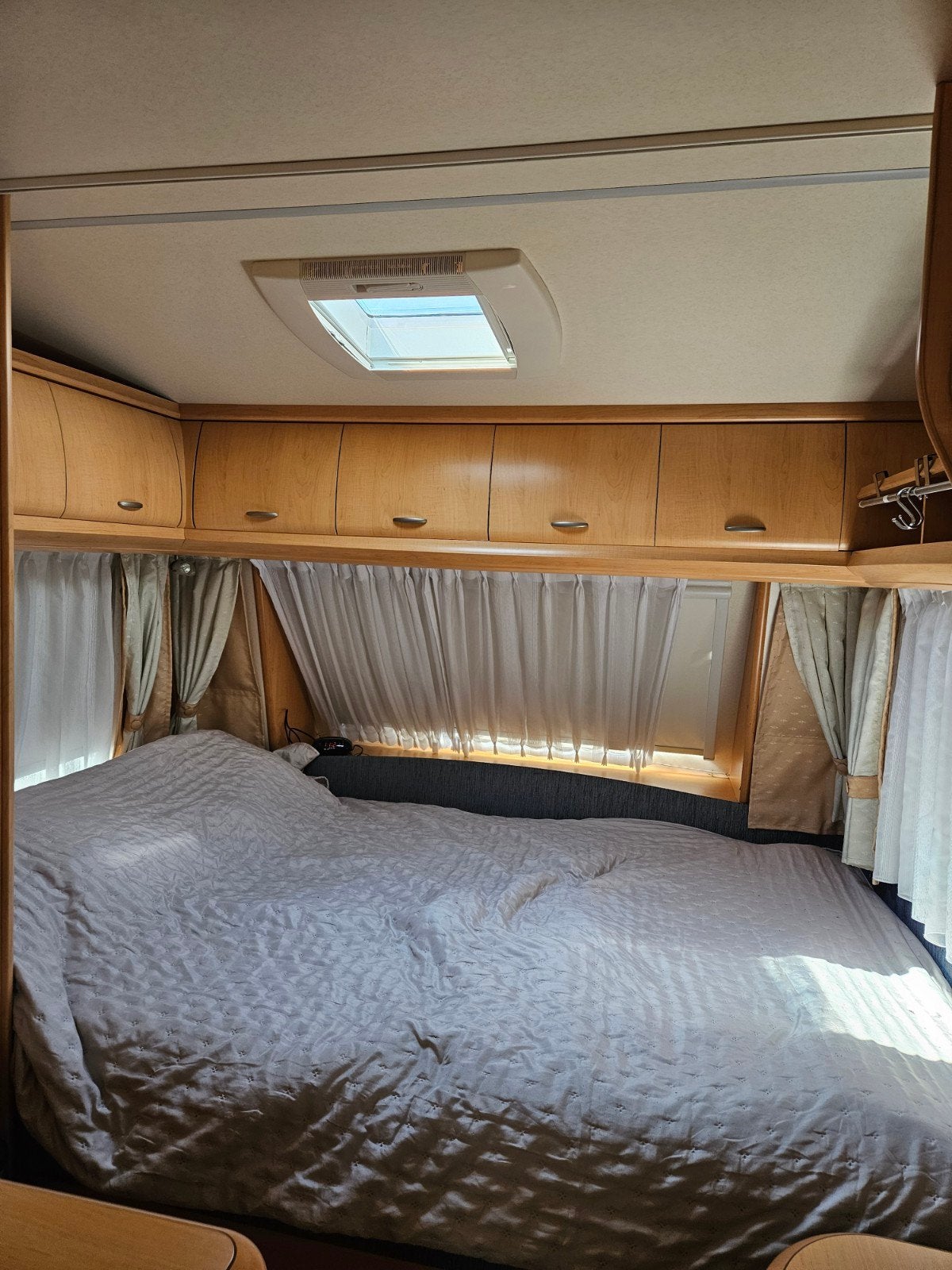 Hobby Excellent 520 TMF. met mover, airco en dwarsbed, Rondzit, Hobby, Douche, Dwarsbed