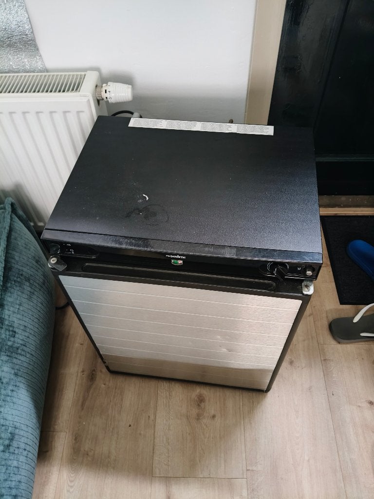 Dometic RF60 absorptie koelkast, Witgoed en Apparatuur, Ophalen, Minder dan 85 cm, Minder dan 75 liter, 45 tot 60 cm