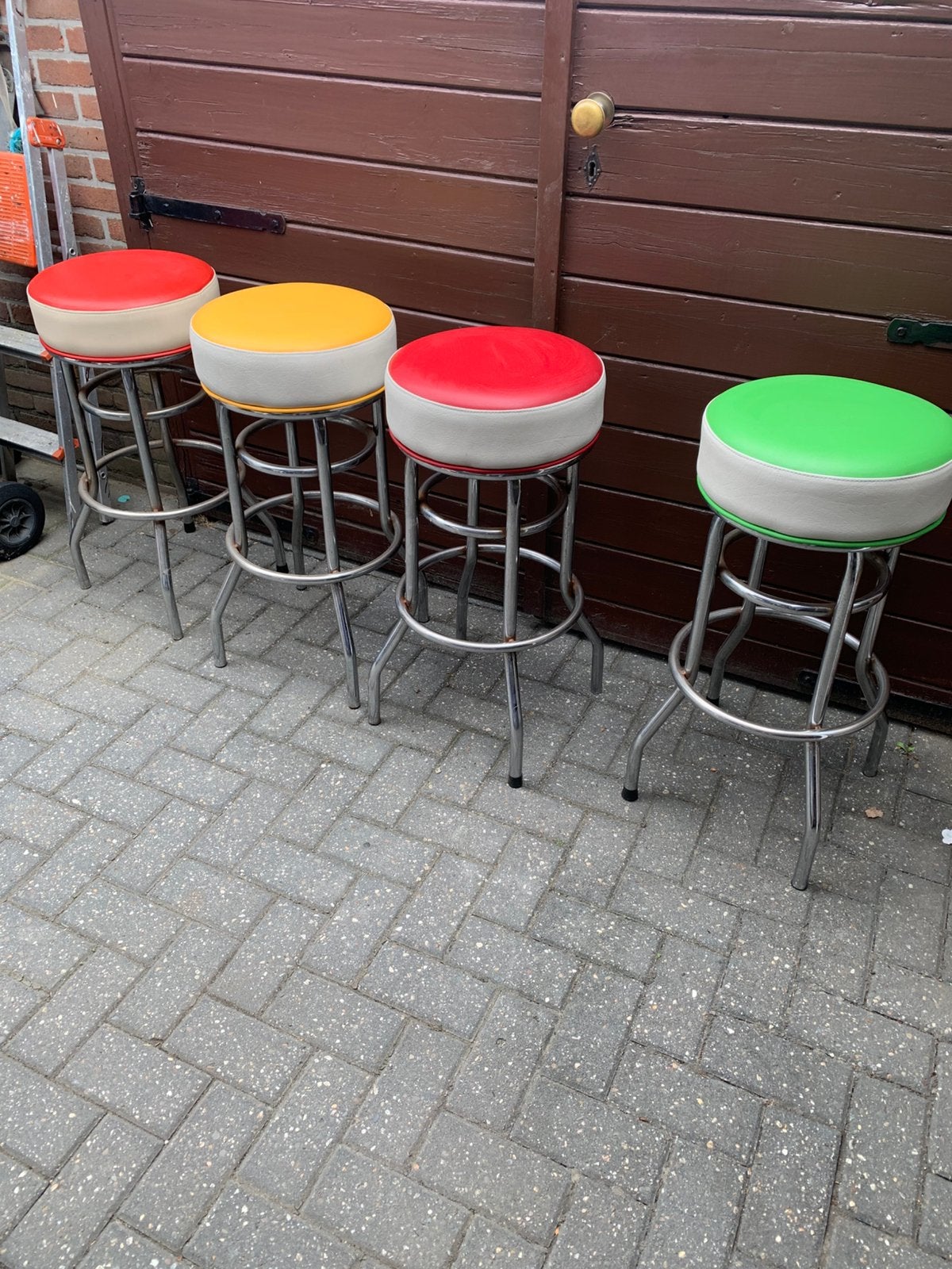 Barkrukken retro barkrukken 4 stuks ziet er mooi uit, 4 krukken, Ophalen, Zo goed als nieuw, 60 tot 90 cm