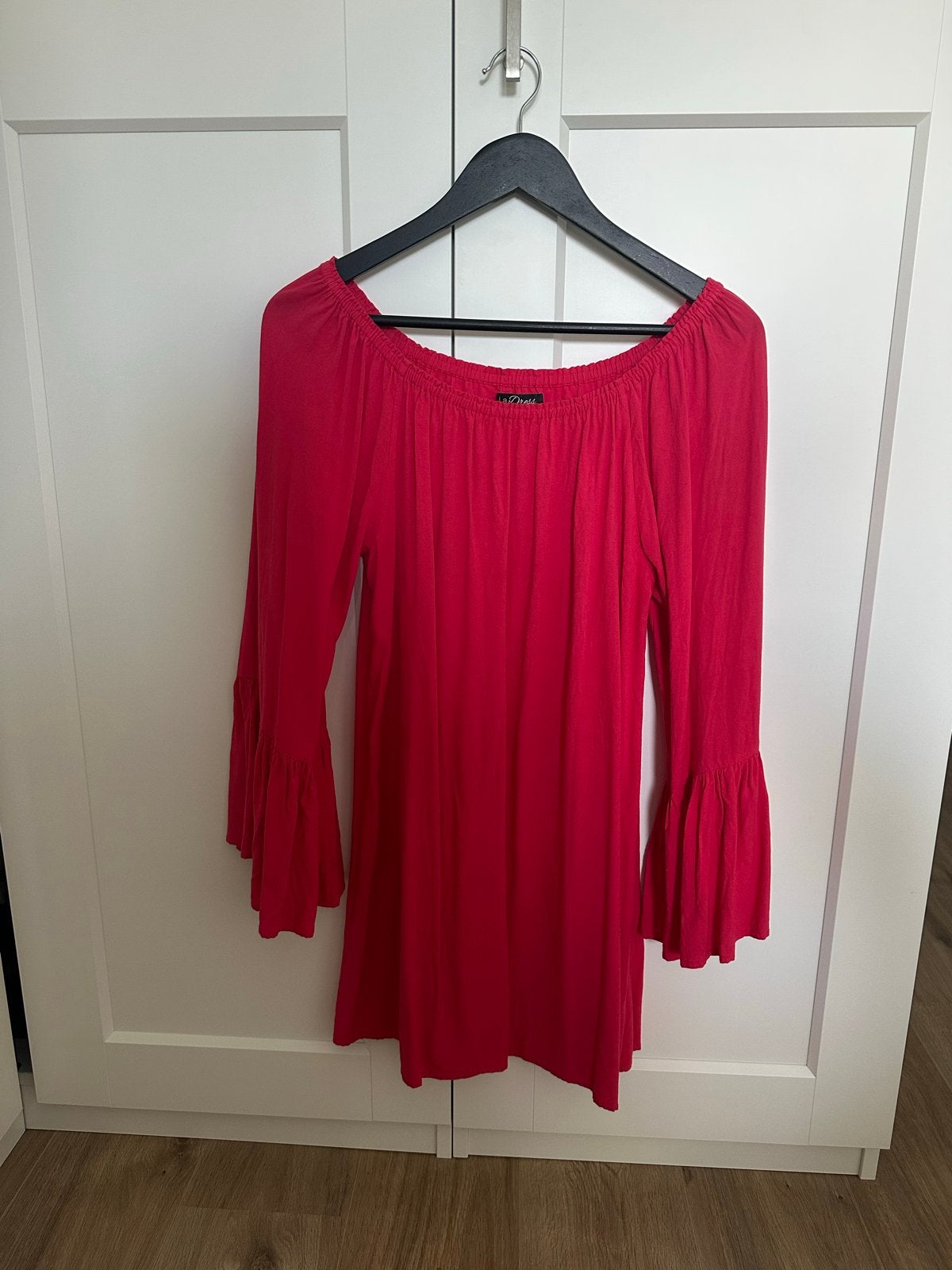 La Dress by Simone roze jurk met trompetmouwen, Maat 38/40 (M), Verzenden, Zo goed als nieuw, Roze