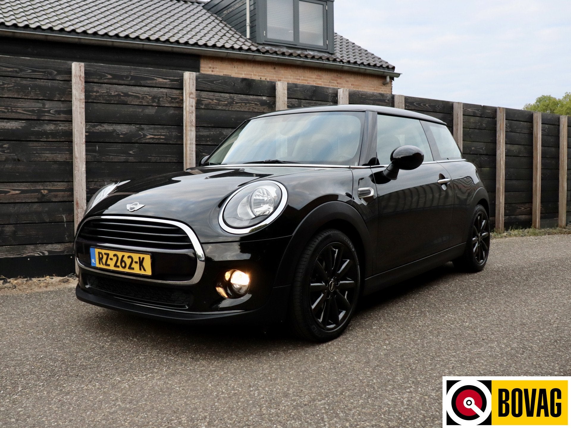 MINI Mini 1.5 Cooper Business dealer O.H. (bj 2018), Voorwielaandrijving, 4 stoelen, Origineel Nederlands, Bedrijf