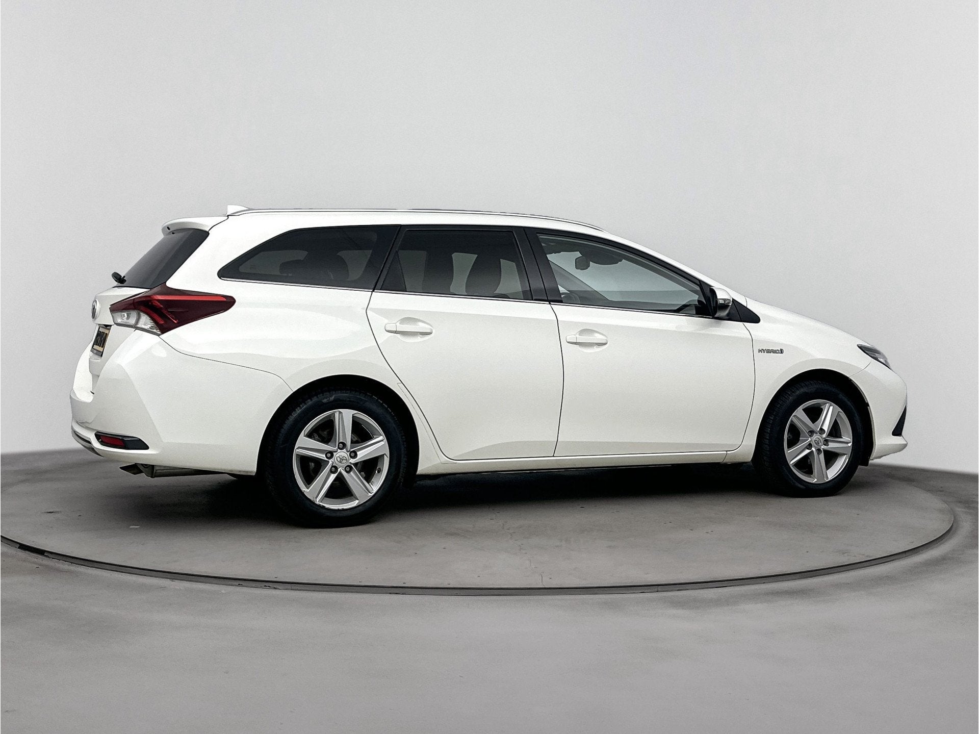 Toyota Auris Touring Sports 1.8 Hybrid Dynamic Go | Lichtmet, Auto's, 12 maanden, Gebruikt, Wit, Hybride Elektrisch/Benzine