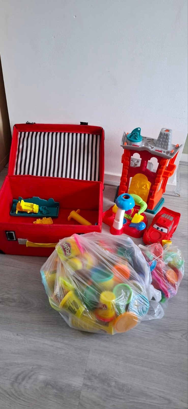 Play-Doh speelset met accessoires en koffer, Kinderen en Baby's, Ophalen, Gebruikt, Bouwen