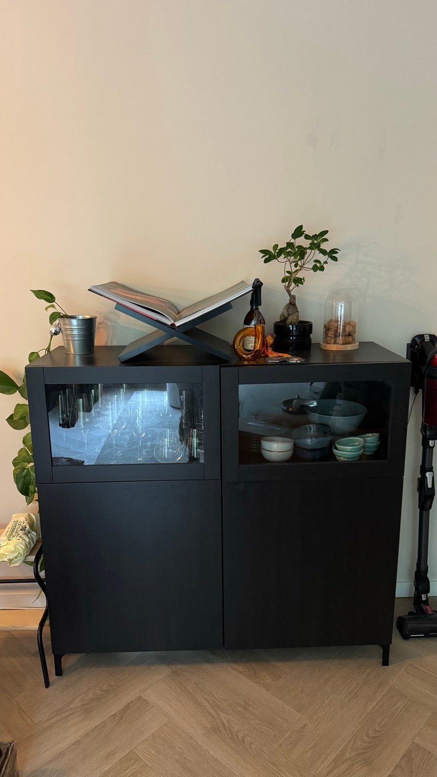 IKEA Besta dressoir met deuren en vitrinedeuren, Ophalen, Gebruikt, 100 tot 150 cm, Overige houtsoorten