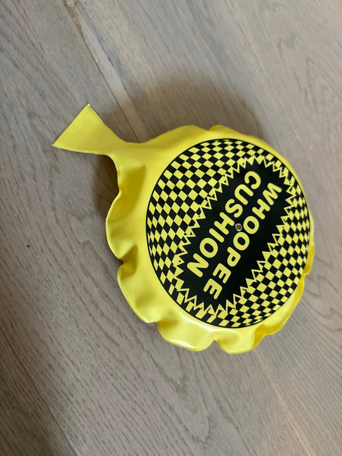 Scheetkussen - Whoopee Cushion, Hobby en Vrije tijd, Ophalen, Zo goed als nieuw