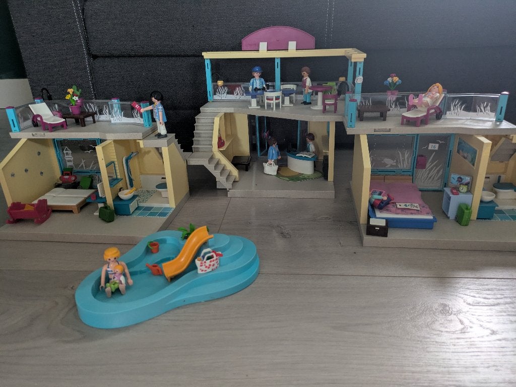 Playmobil hotel, Ophalen