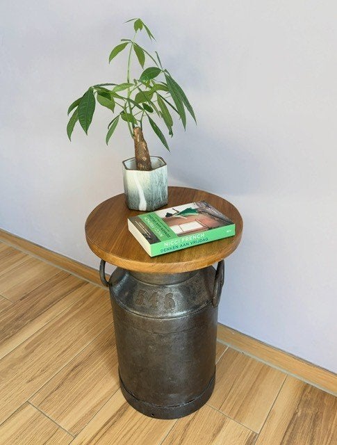 Bijzettafeltje (melkbus + massief houten blad), Huis en Inrichting, Tafels | Sidetables, Ophalen, 50 tot 100 cm, Rond, Landelijk modern trendy vintage antiek