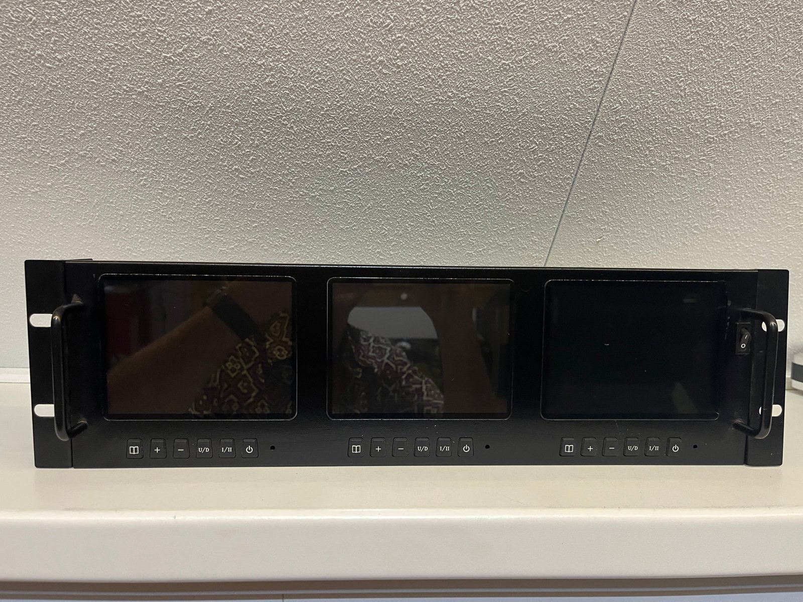 19” Rack Mount LCD Monitor 5.6" x 3 - LRM-6531, Ophalen of Verzenden, Gebruikt, Tv en Weergevers