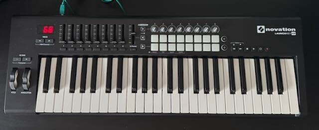 Novation LaunchKey 49 (Mk2) MIDI / USB keyboard, Ophalen of Verzenden, Zo goed als nieuw