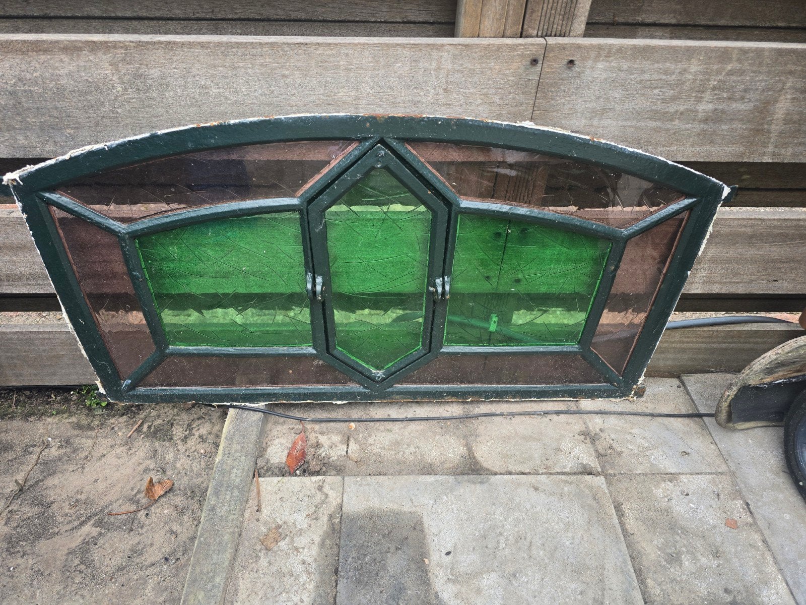 Decoratief raam met gekleurd glas, Doe-het-zelf en Verbouw, Glas en Ramen, Gevelraam of Ruit, Gebruikt, 80 tot 120 cm, Ophalen of Verzenden