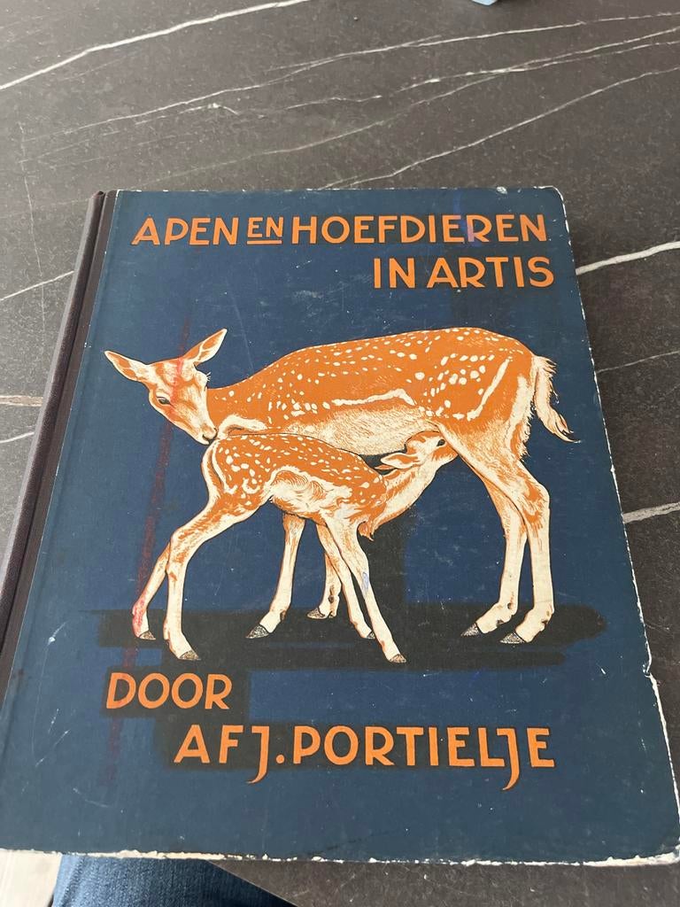 Hertachtigen en Hoefdieren in Artis - A.F.J. Portielje, Boeken, Ophalen of Verzenden, Gelezen, Natuur algemeen