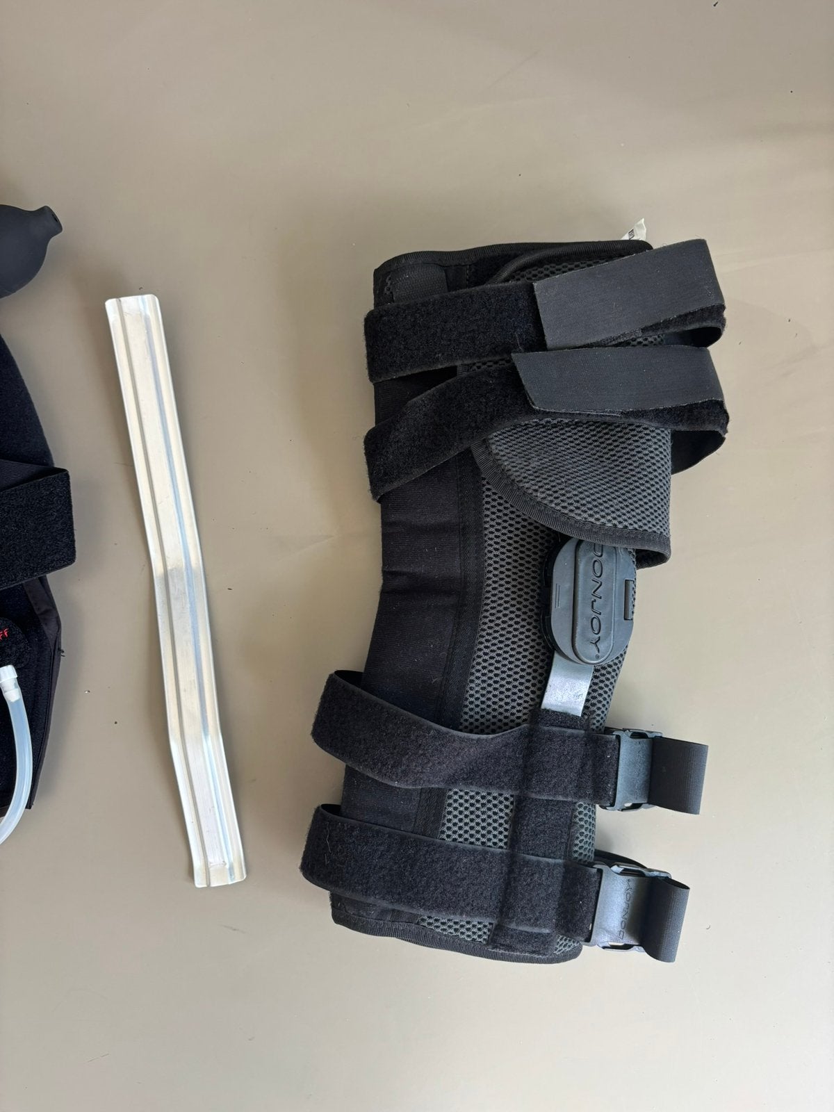 Donjoy knie brace - Support Everest Ice 2, Diversen, Ophalen of Verzenden, Zo goed als nieuw