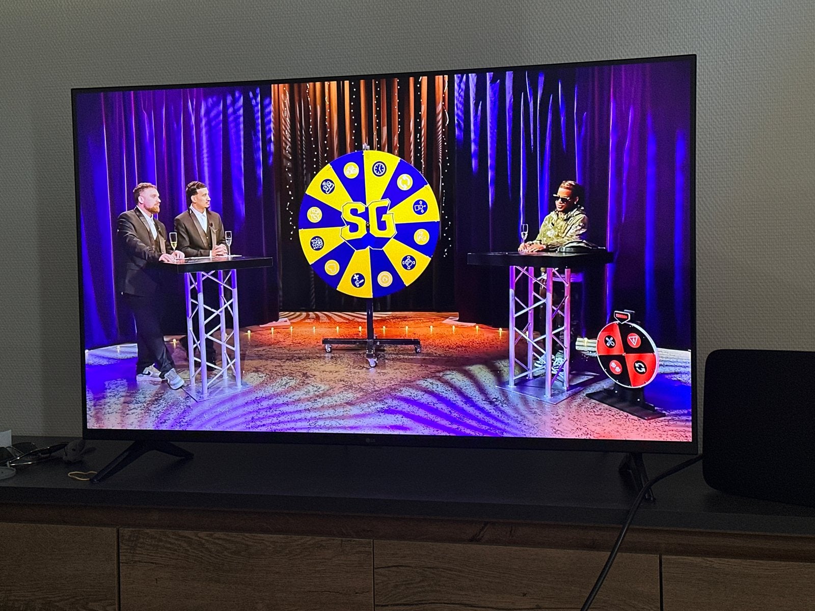 LG TV 40 inch in goede staat met AI-functionaliteit, Ophalen, Gebruikt, 100 cm of meer, LG