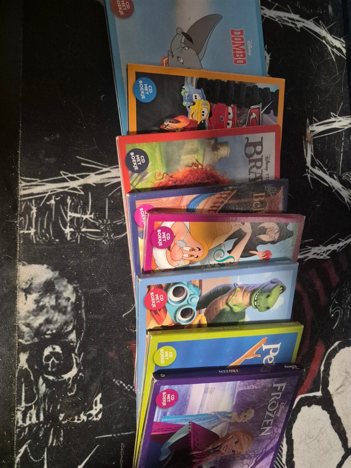 Disney CD Boekjes: Dumbo, Cars, Brave, Frozen en meer!, Boeken, Jongen of Meisje, Zo goed als nieuw, Voorleesboek, Diverse Disney Auteurs