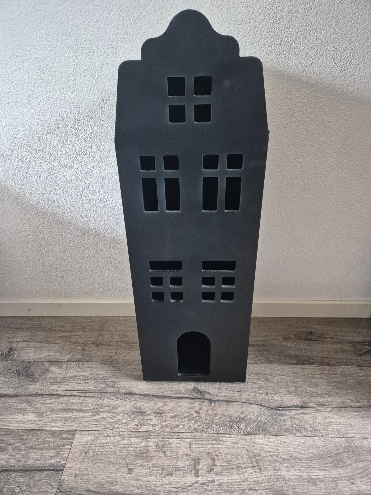 Zwart huisje kastje met 3 planken, Ophalen, Gebruikt