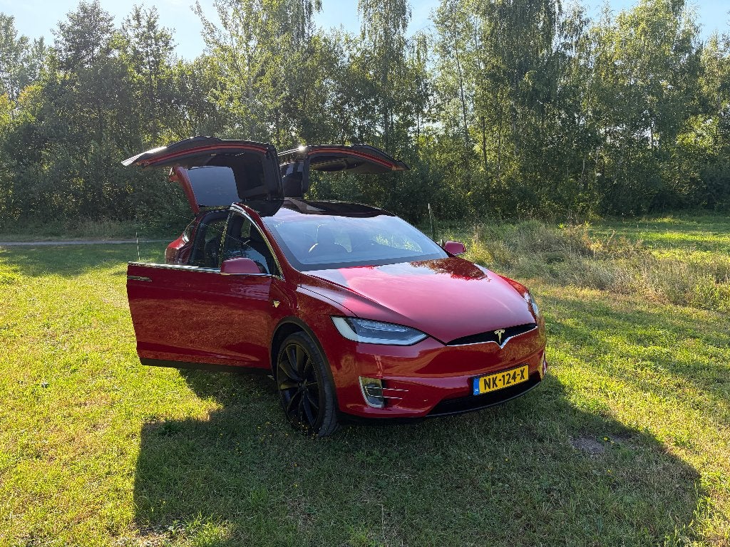 Foto 2 van BLOEDMOOIE TESLA MODEL X 90 D - ROOD