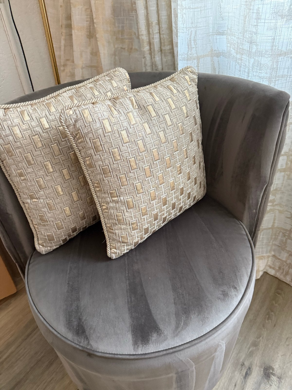 Klein beige bankje, Ophalen, Beige, Met print, Vierkant