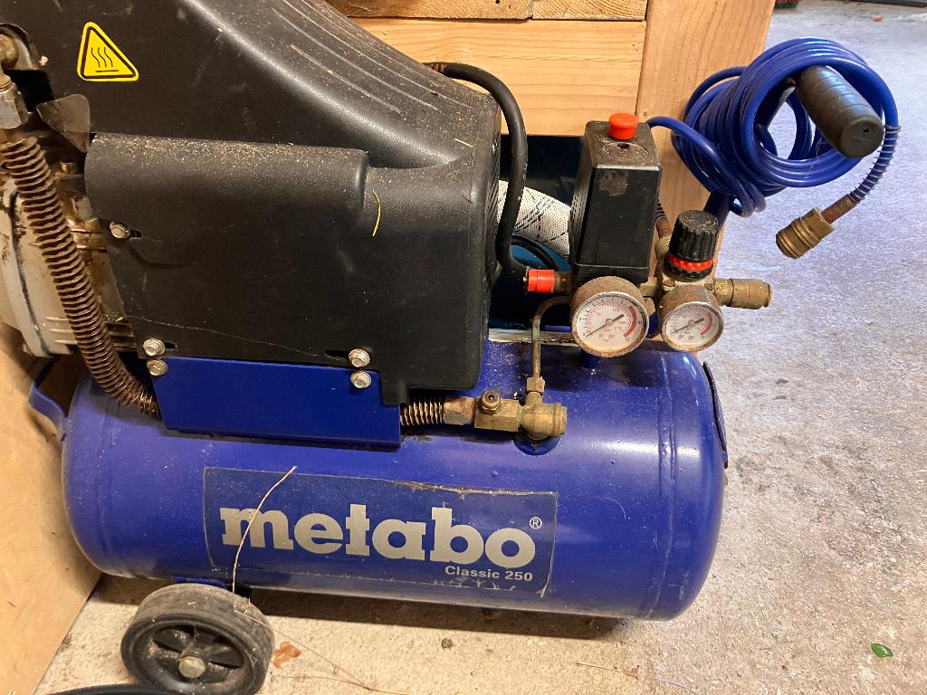 Metabo compressor, 25 tot 100 liter, Ophalen, Gebruikt, 200 tot 400 liter/min