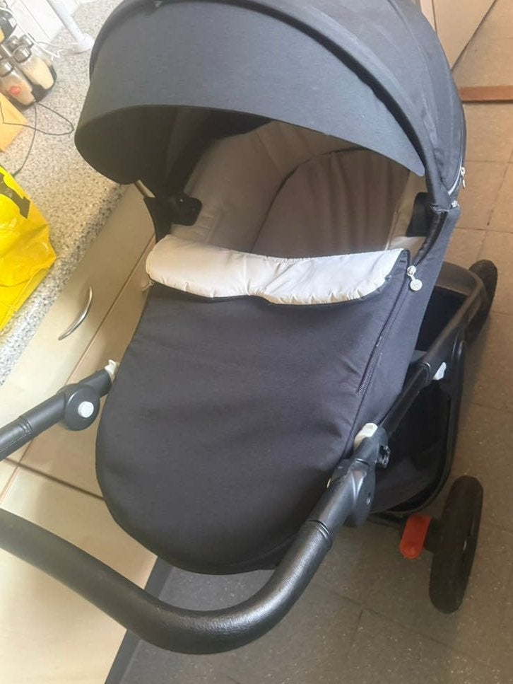 Nette stokke trailz kinderwagen met veel accessoires, Zo goed als nieuw, Combiwagen, Verstelbare duwstang, Ophalen