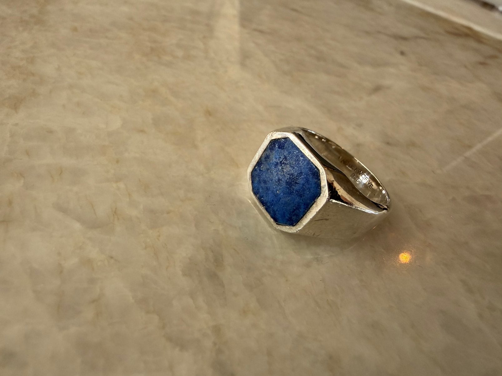 NineTwoFive Kadar Blauwe Lapis Lazuli Stenen Zegelring 18mm, Sieraden, Tassen en Uiterlijk, Ringen, Ophalen, Blauw, Zo goed als nieuw