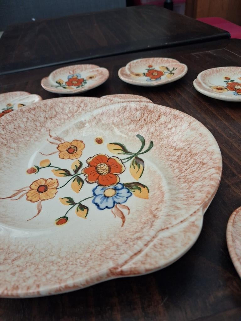 Art Nouveau aardewerk presentatiebord en zes kleine bordjes, Ophalen of Verzenden