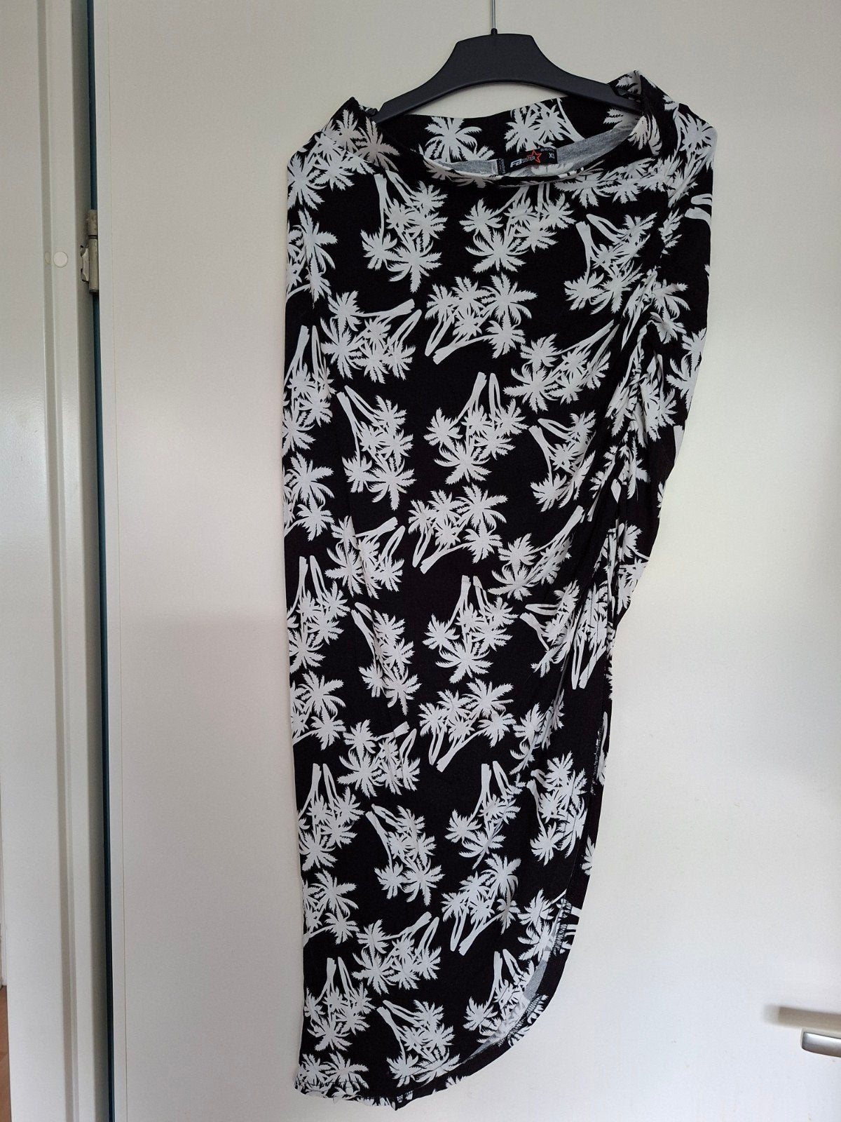 Mooie rok met palmboomprint - Maat XS, Kleding | Dames, Zwart, Ophalen of Verzenden, Maat 34 (XS) of kleiner, FB Sister