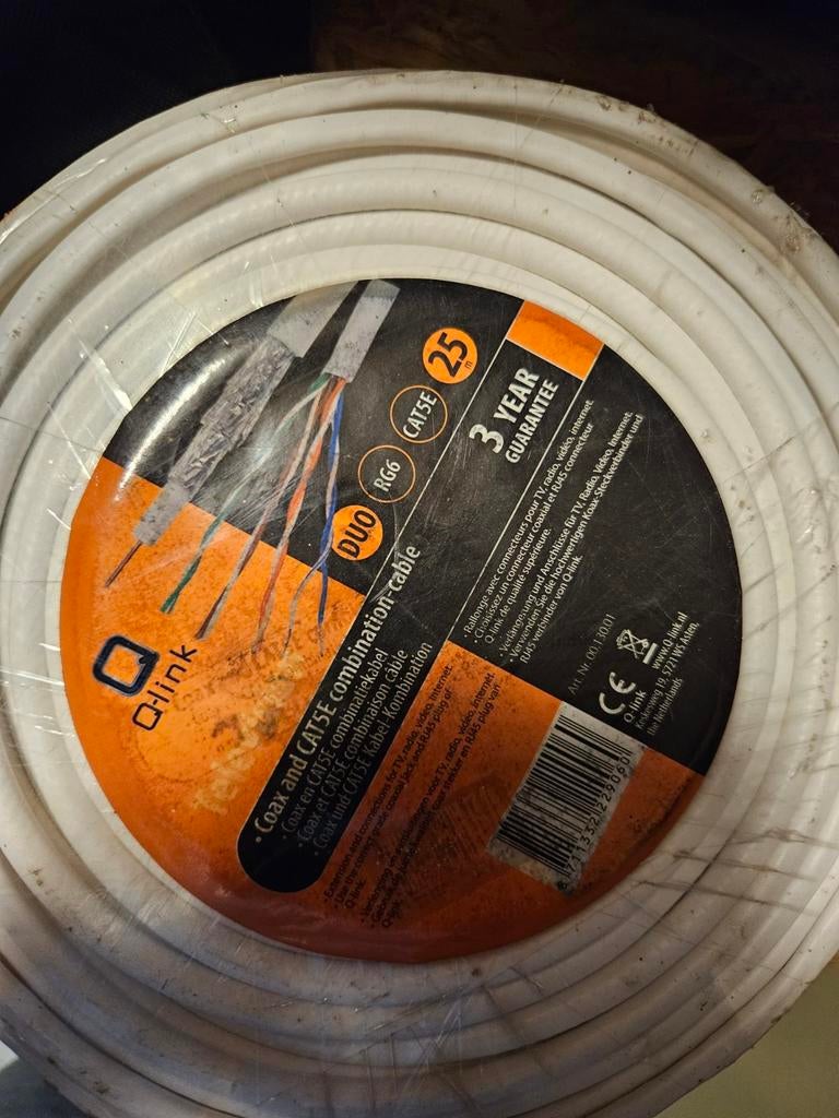 Q-link Coax en CAT5E combinatiekabel 25 meter, Audio, Tv en Foto, Audiokabels en Televisiekabels, Ophalen of Verzenden