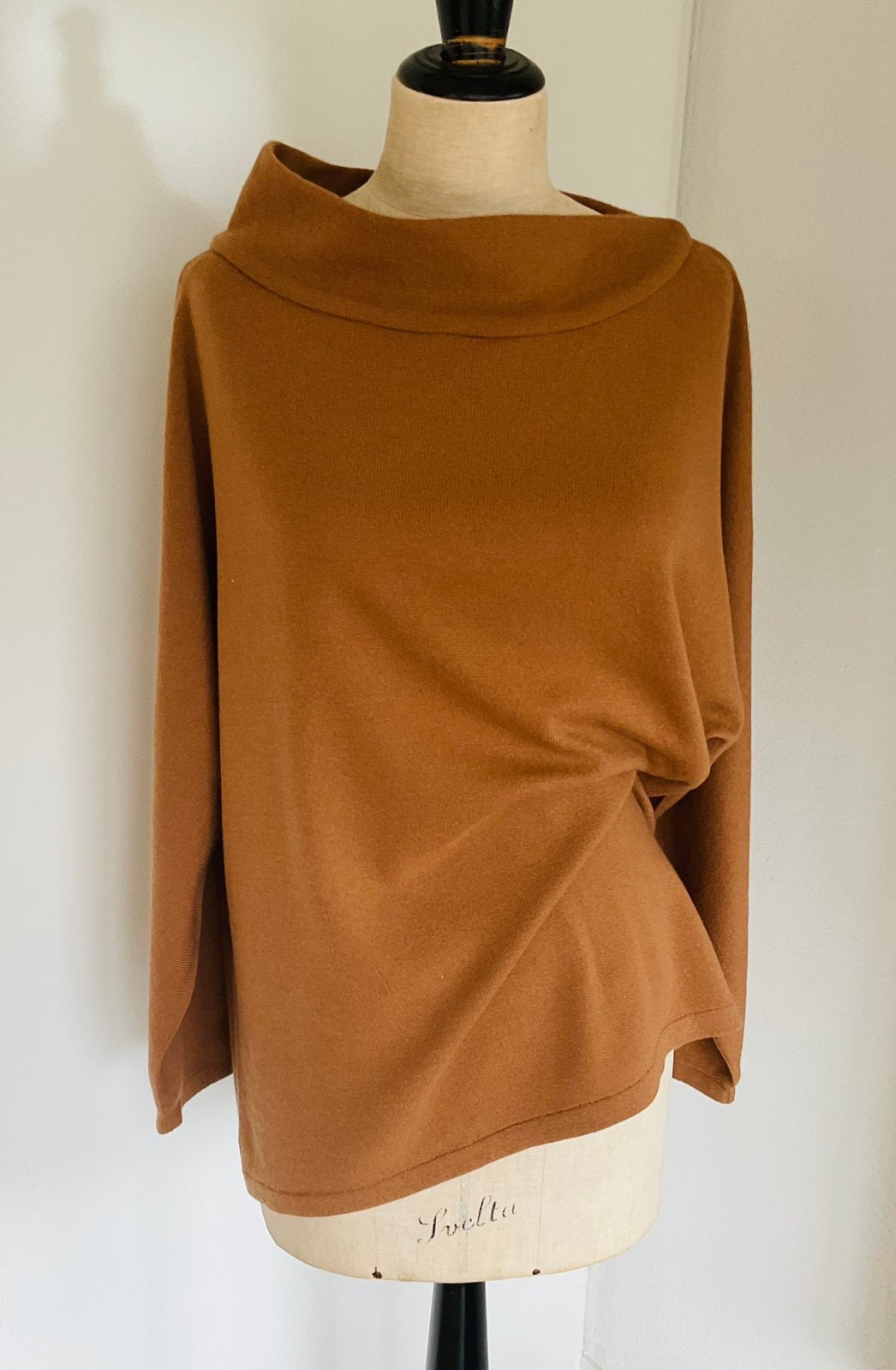 PRACHTIGE CASHMERE TRUI ALBERTA FERETTI, Verzenden, Nieuw, Maat 38/40 (M), Bruin